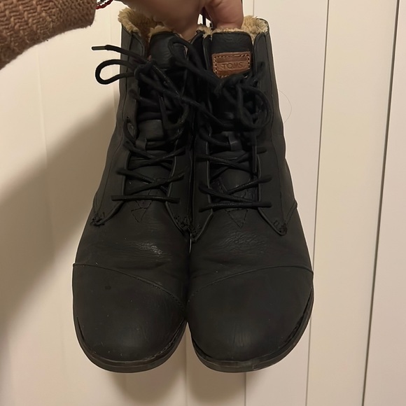 Toms Boots with Shearling - Picture 1 of 10